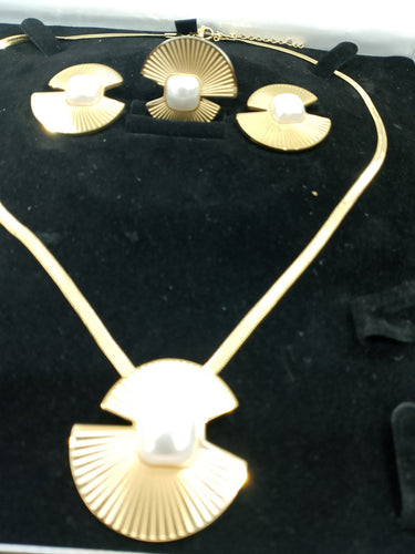 Stainless Steel Set Treasures in 18K Gold